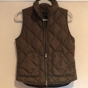 J Crew Quilted Puffer Vest in Olive Green (XS)